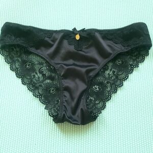 NWOT Versace 19V69 Lace Bikini Panties Size L Black